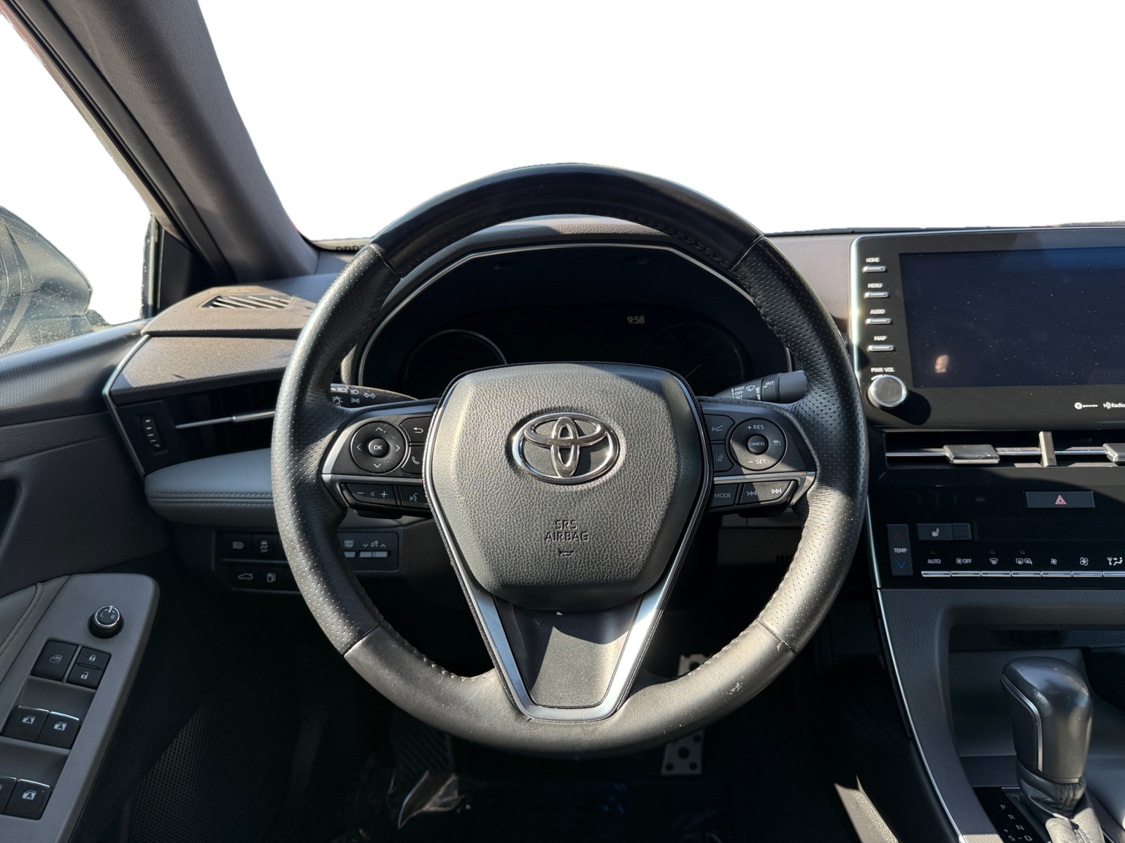 2020 Toyota Avalon Hybrid XSE photo 12