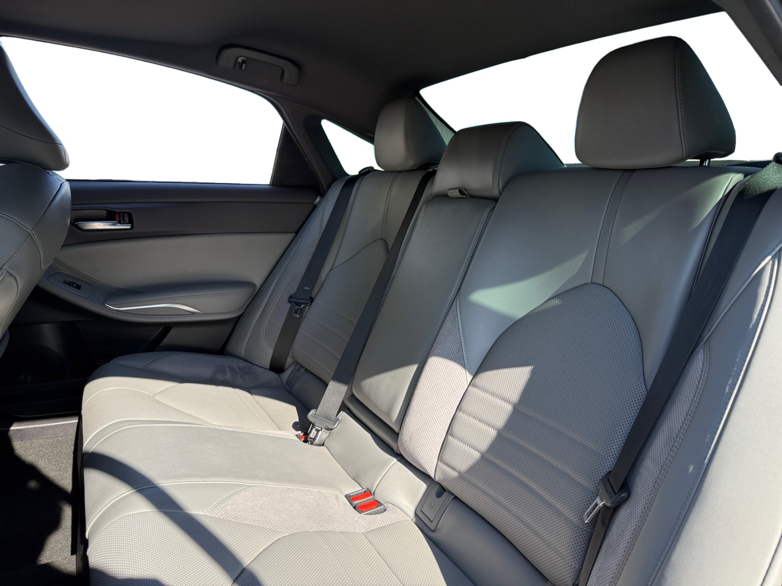 2020 Toyota Avalon Hybrid XSE photo 13