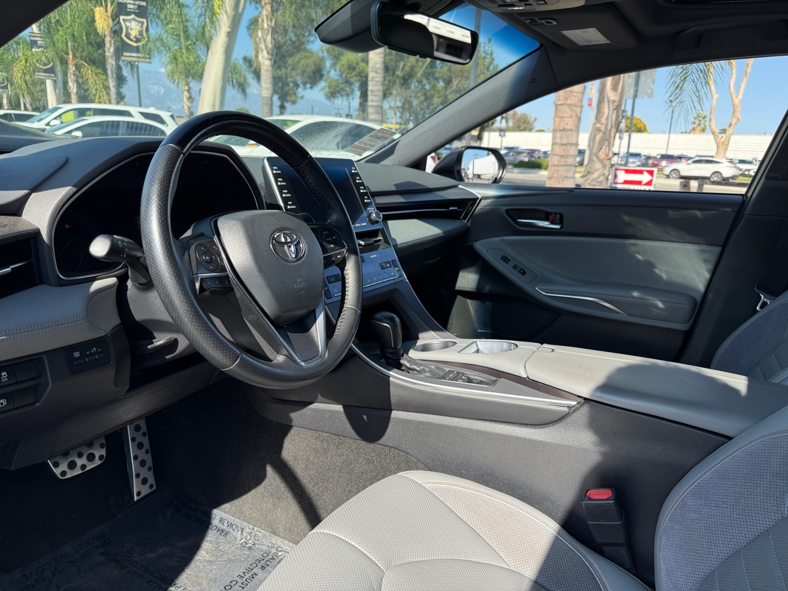 2020 Toyota Avalon Hybrid XSE photo 15