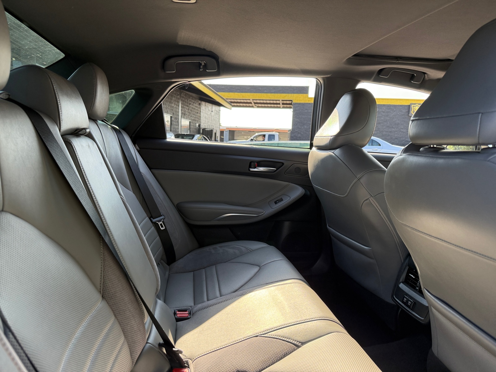 2020 Toyota Avalon Hybrid XSE photo 17