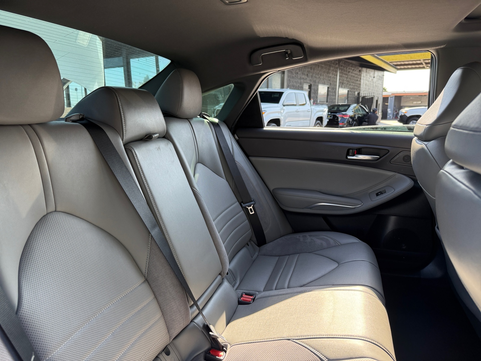 2020 Toyota Avalon Hybrid XSE photo 18