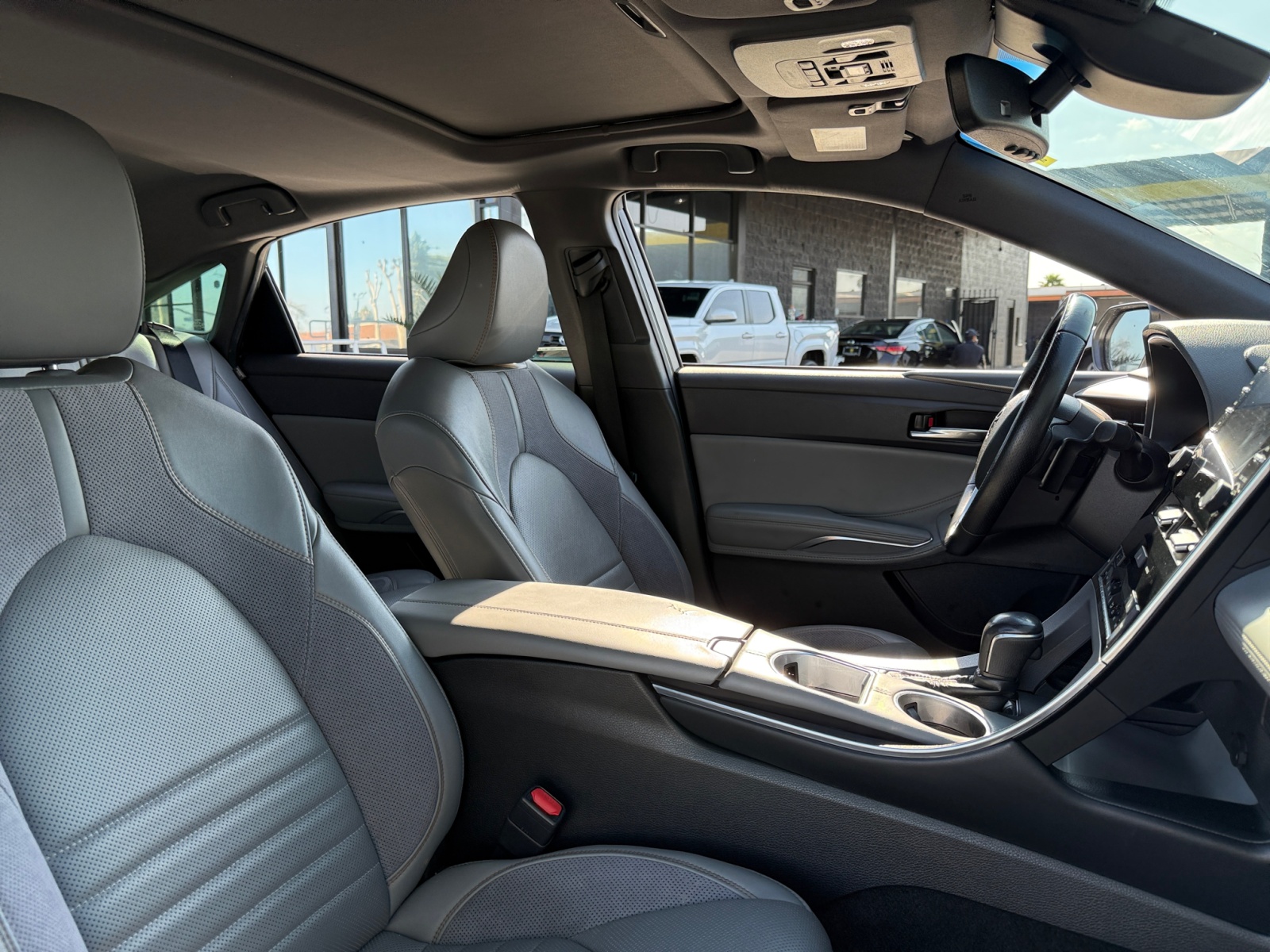 2020 Toyota Avalon Hybrid XSE photo 19
