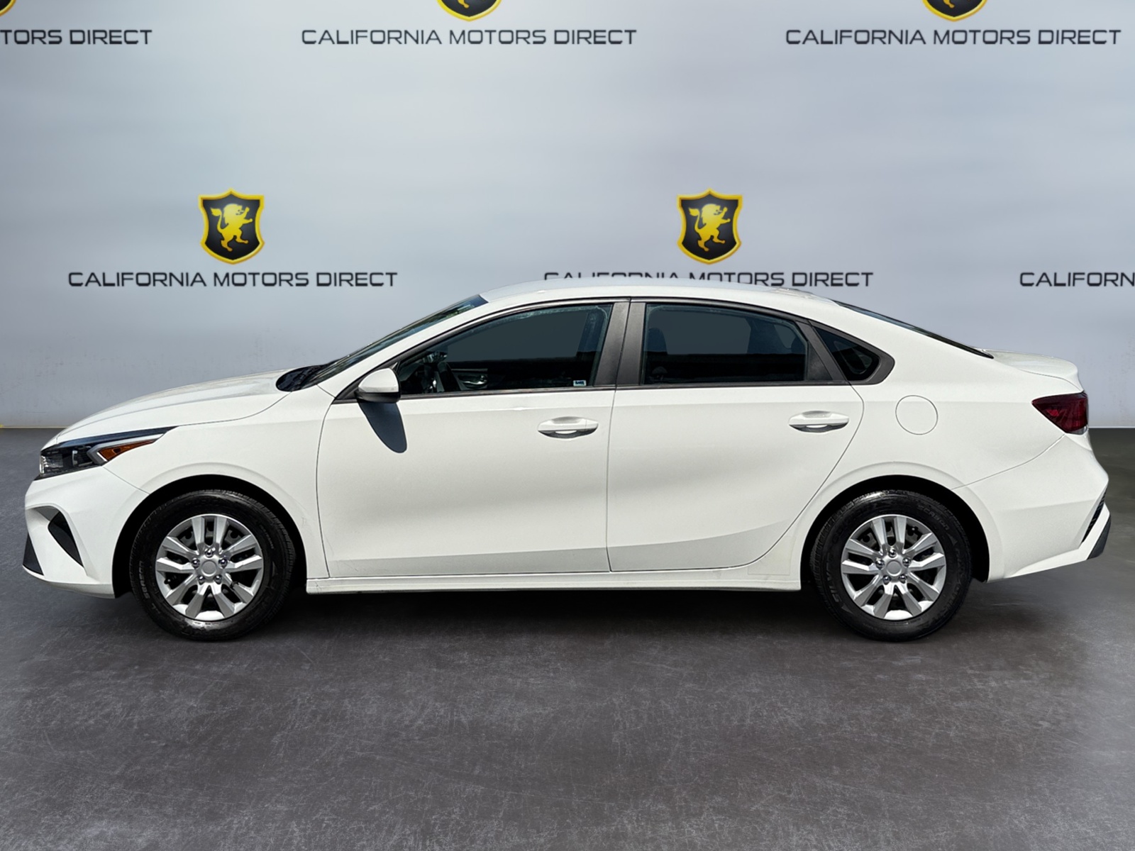 2023 Kia Forte LX photo 2