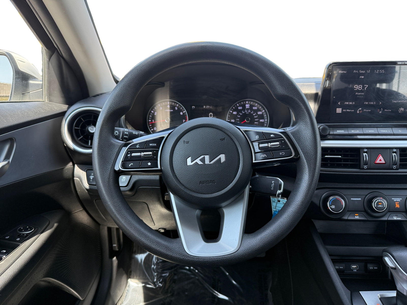 2023 Kia Forte LX photo 12