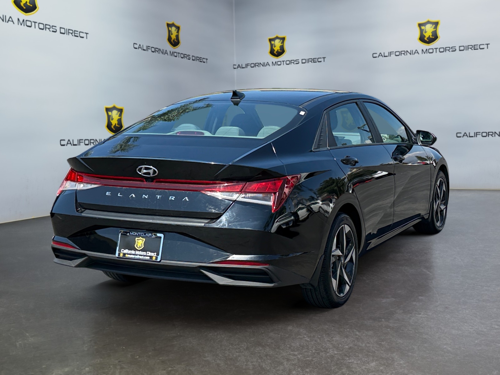 2023 Hyundai Elantra SEL photo 6