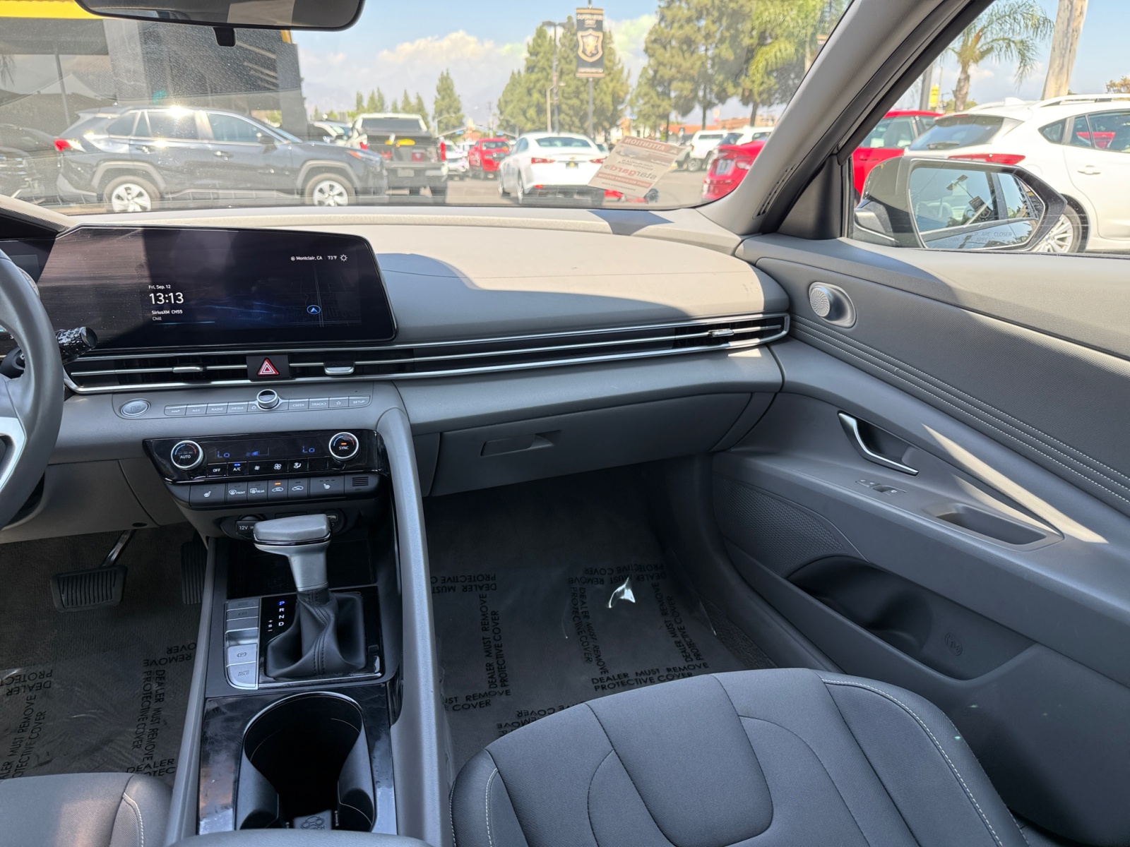 2023 Hyundai Elantra SEL photo 24