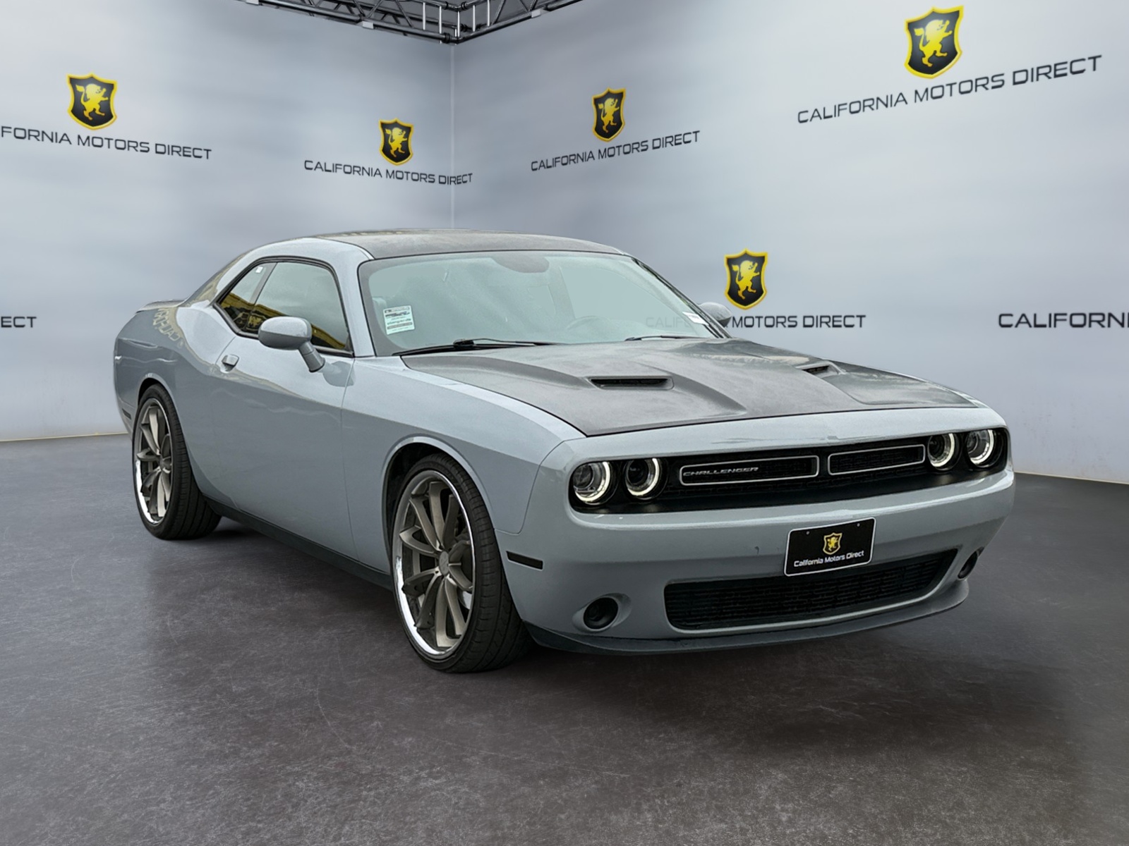 2021 Dodge Challenger SXT photo 2