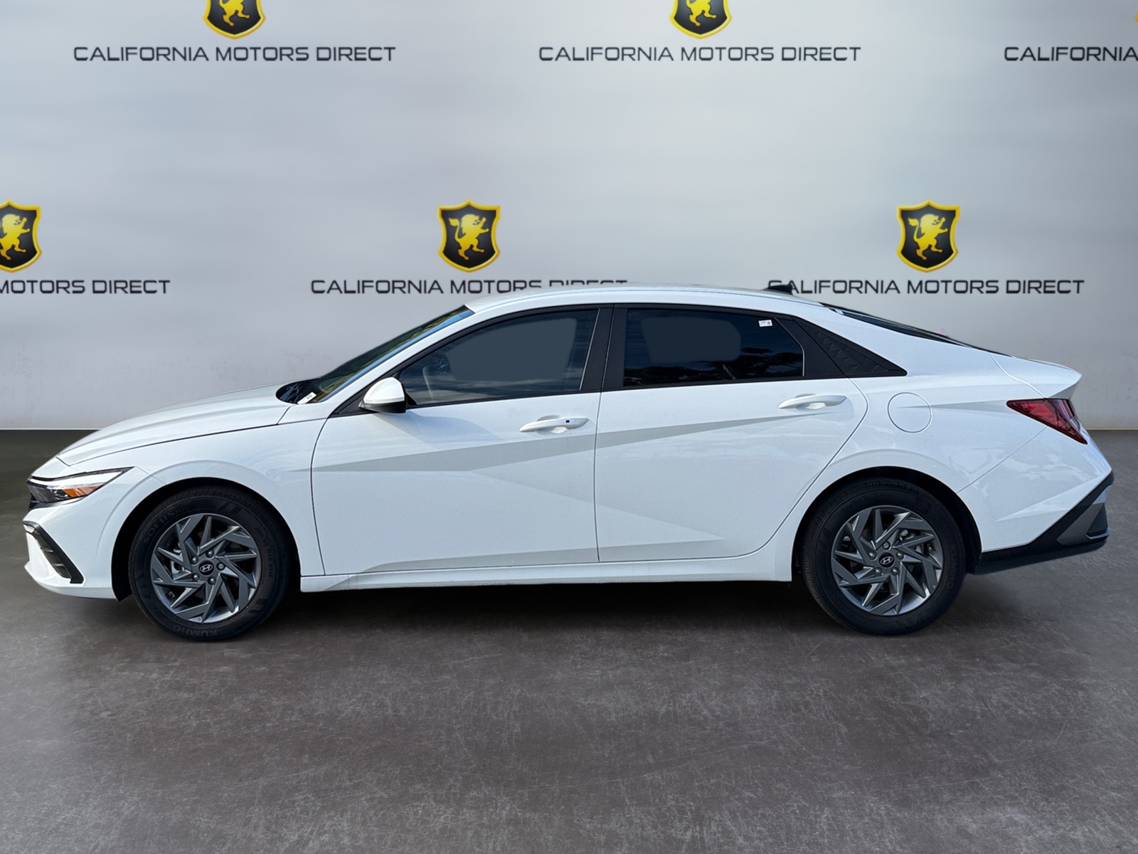 2024 Hyundai Elantra SEL photo 2