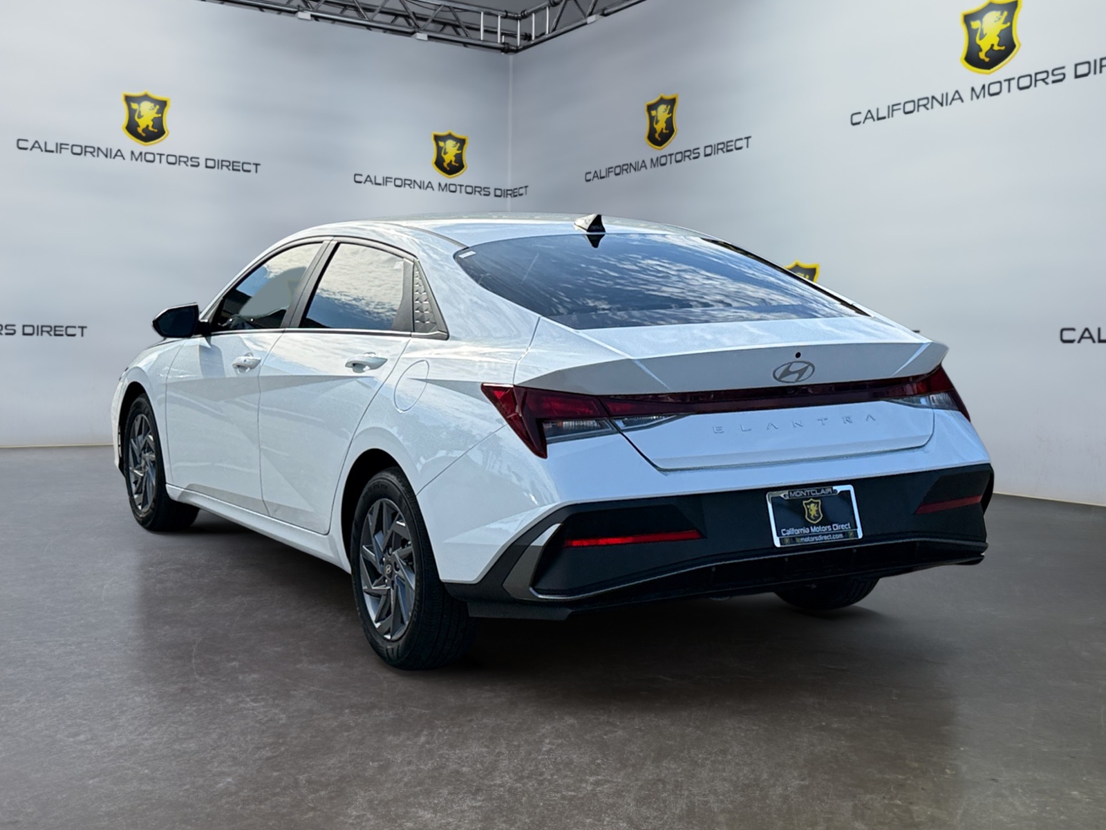 2024 Hyundai Elantra SEL photo 3