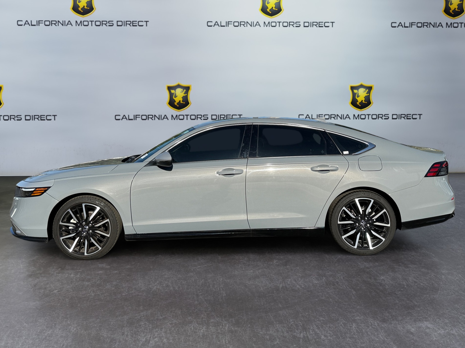 2023 Honda Accord Hybrid Touring photo 2