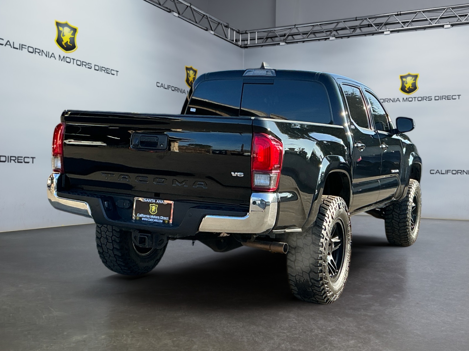 View vehicle photo 3