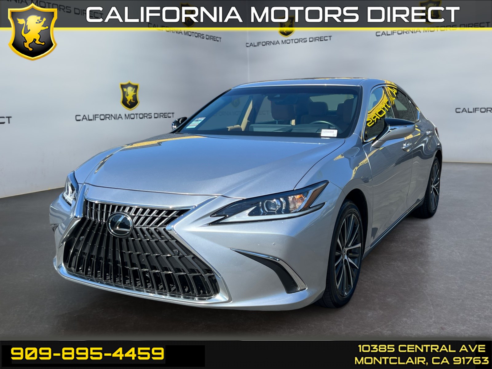 2025 Lexus ES 300h 300h's photo