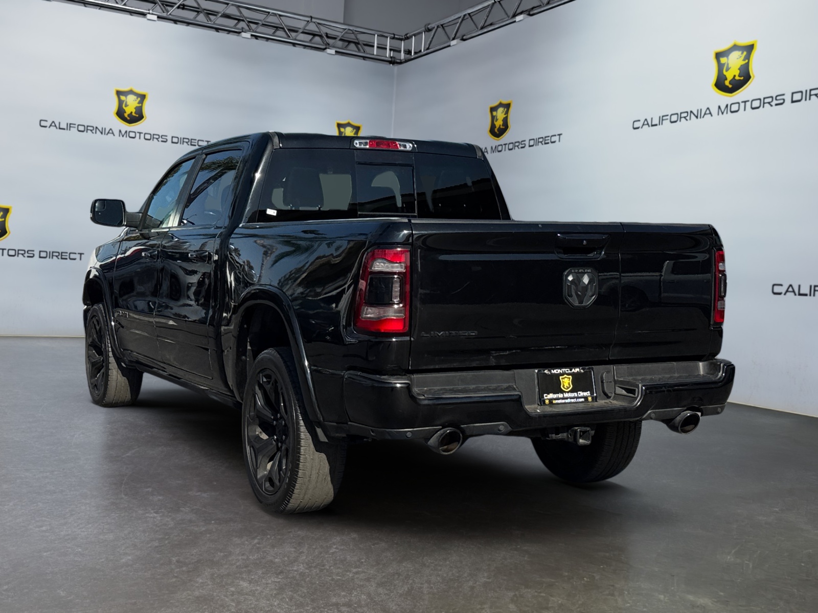 View vehicle photo 3
