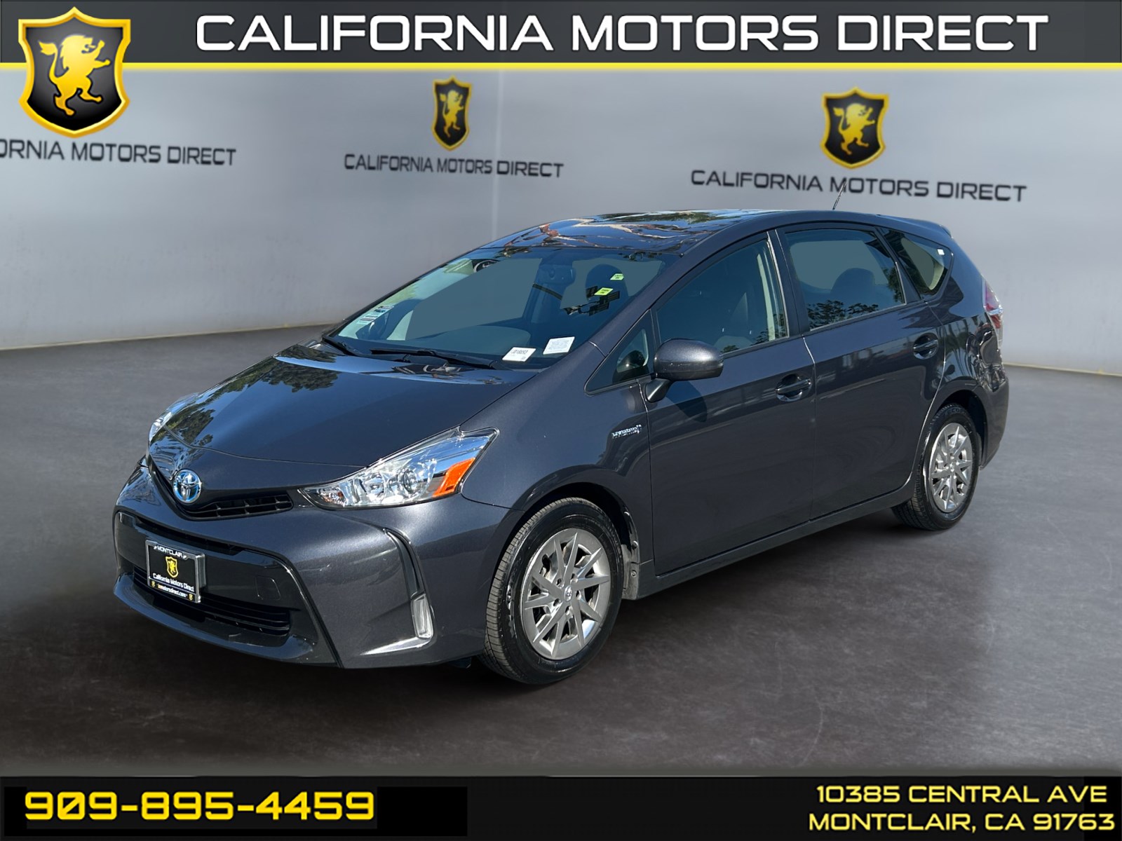 2015 Toyota Prius v Five's photo