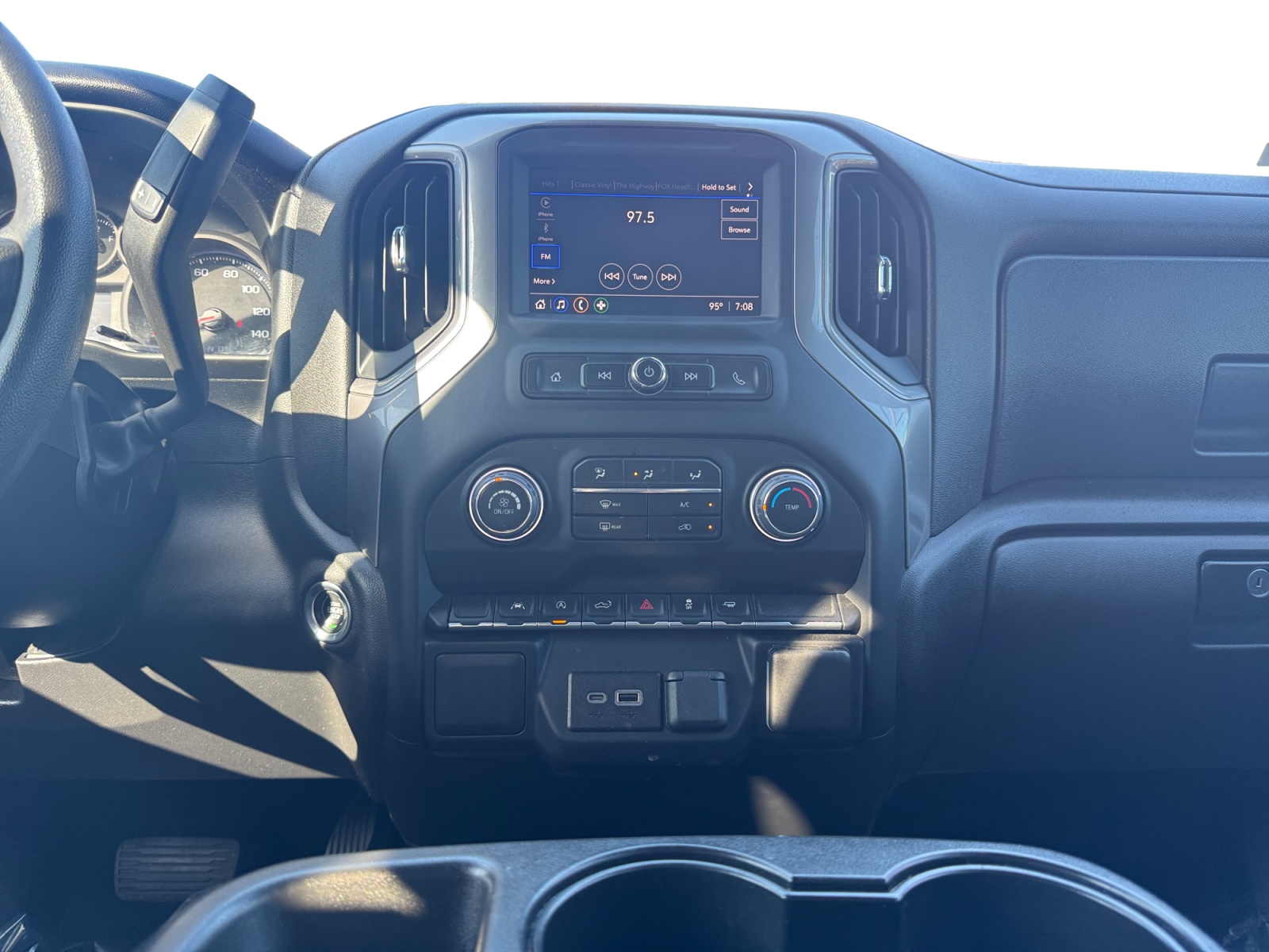 Chevrolet Silverado photo 11