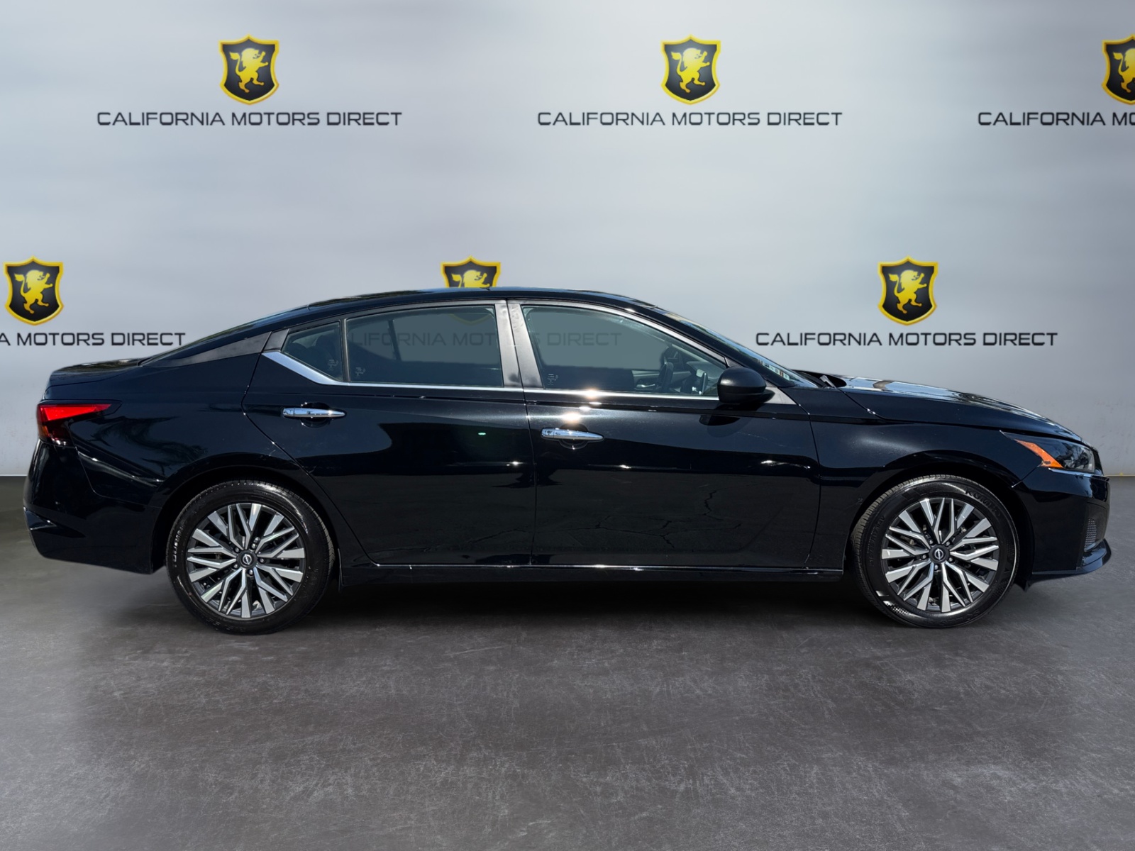 2025 Nissan Altima SV - Photo 6