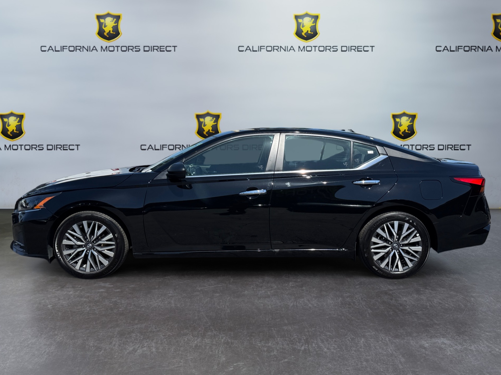 2025 Nissan Altima SV - Photo 2