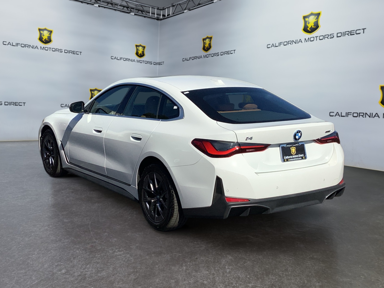 BMW i4 photo 3