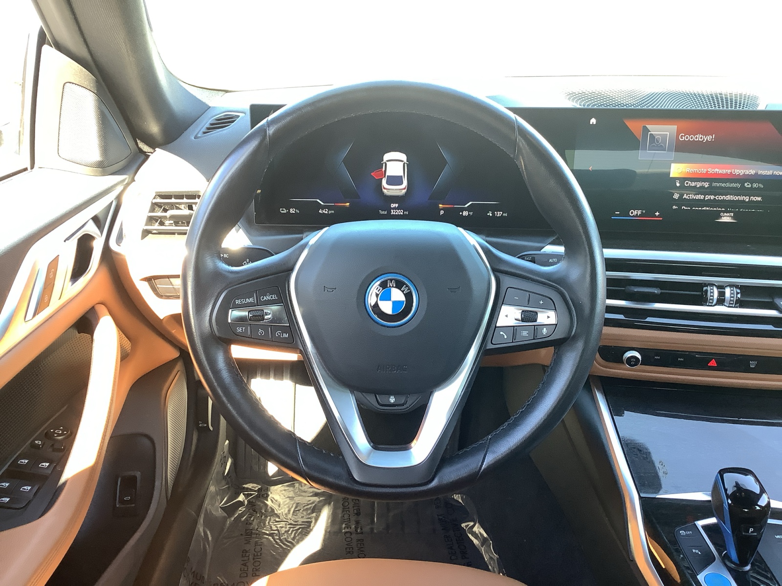 BMW i4 photo 12
