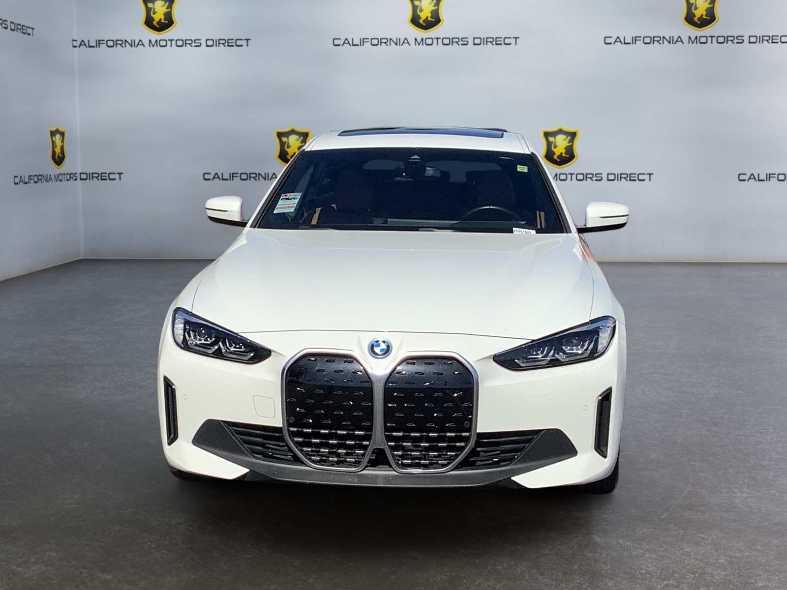 BMW i4 photo 8