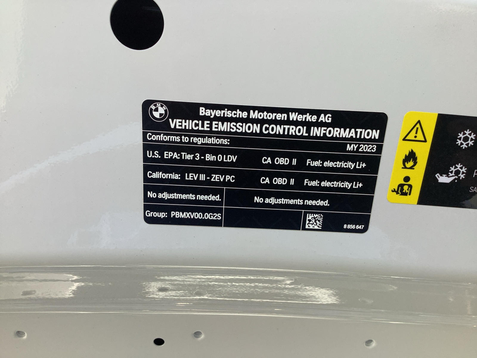 BMW i4 photo 21