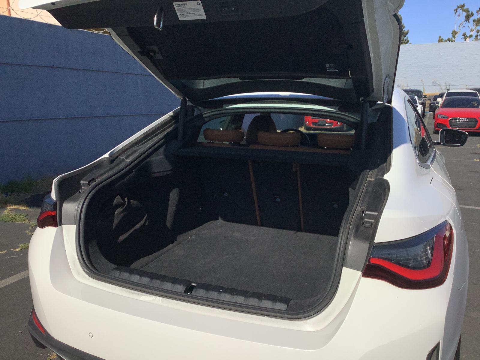 BMW i4 photo 18