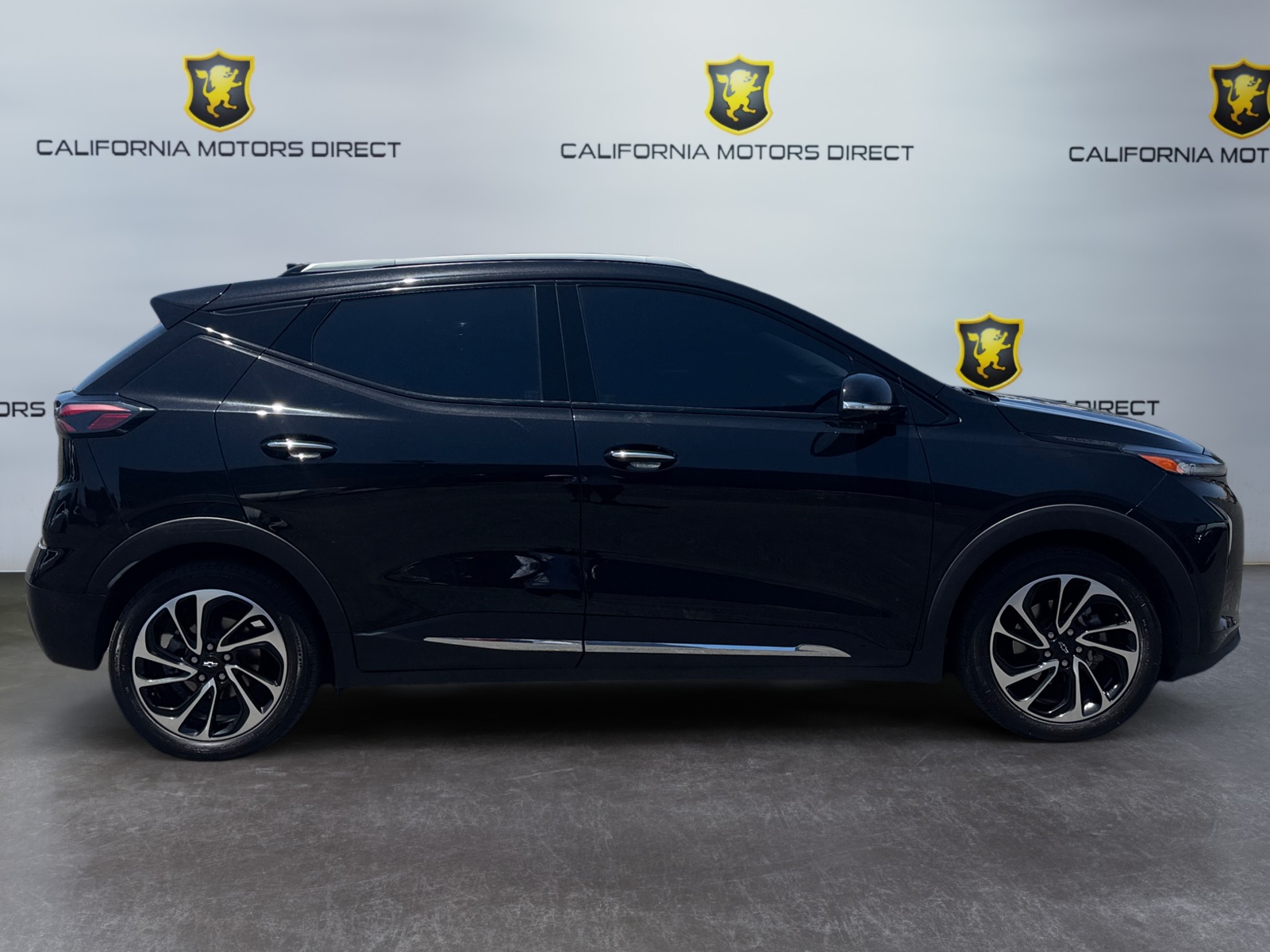 View vehicle photo 3