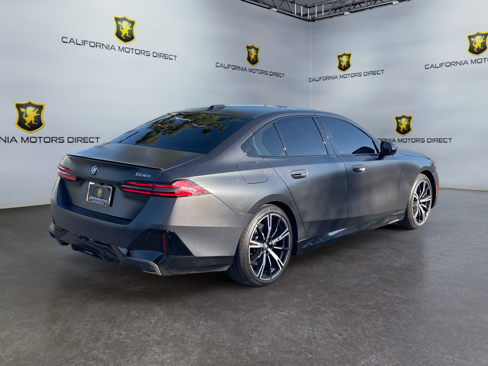 BMW 5 Series photo 5