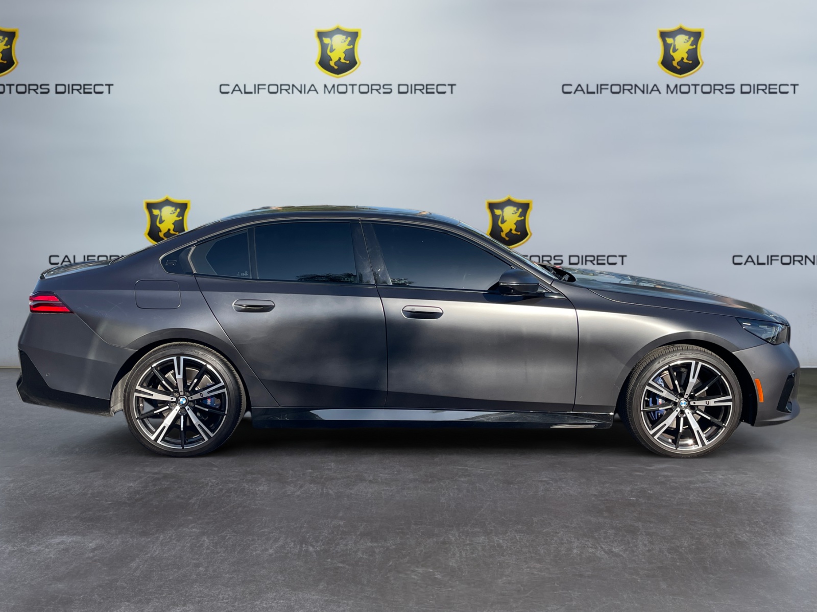 BMW 5 Series photo 6