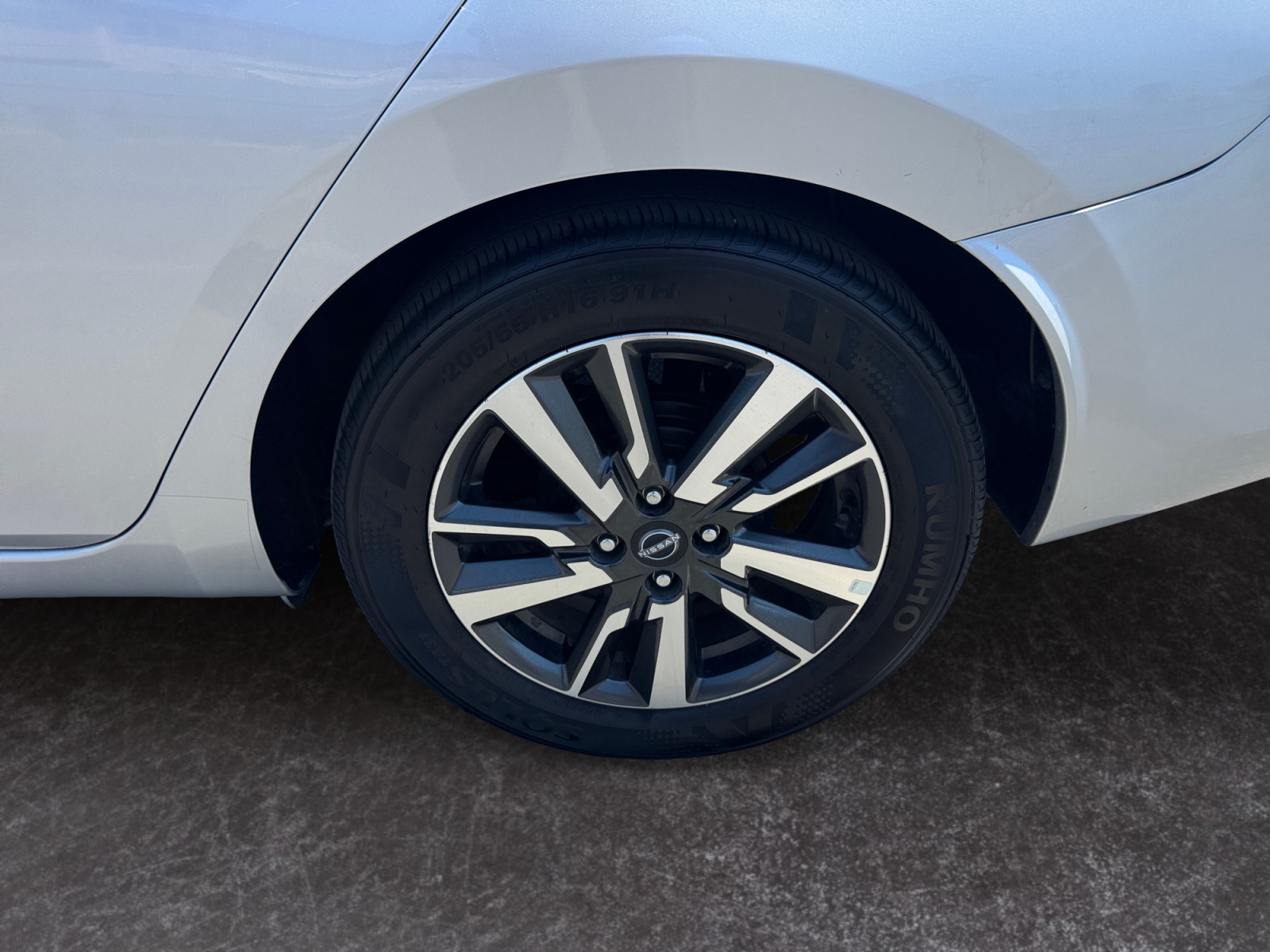 2025 Nissan Versa Sedan SV - Photo 14