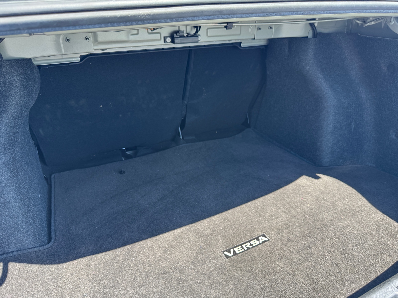2025 Nissan Versa Sedan SV - Photo 18