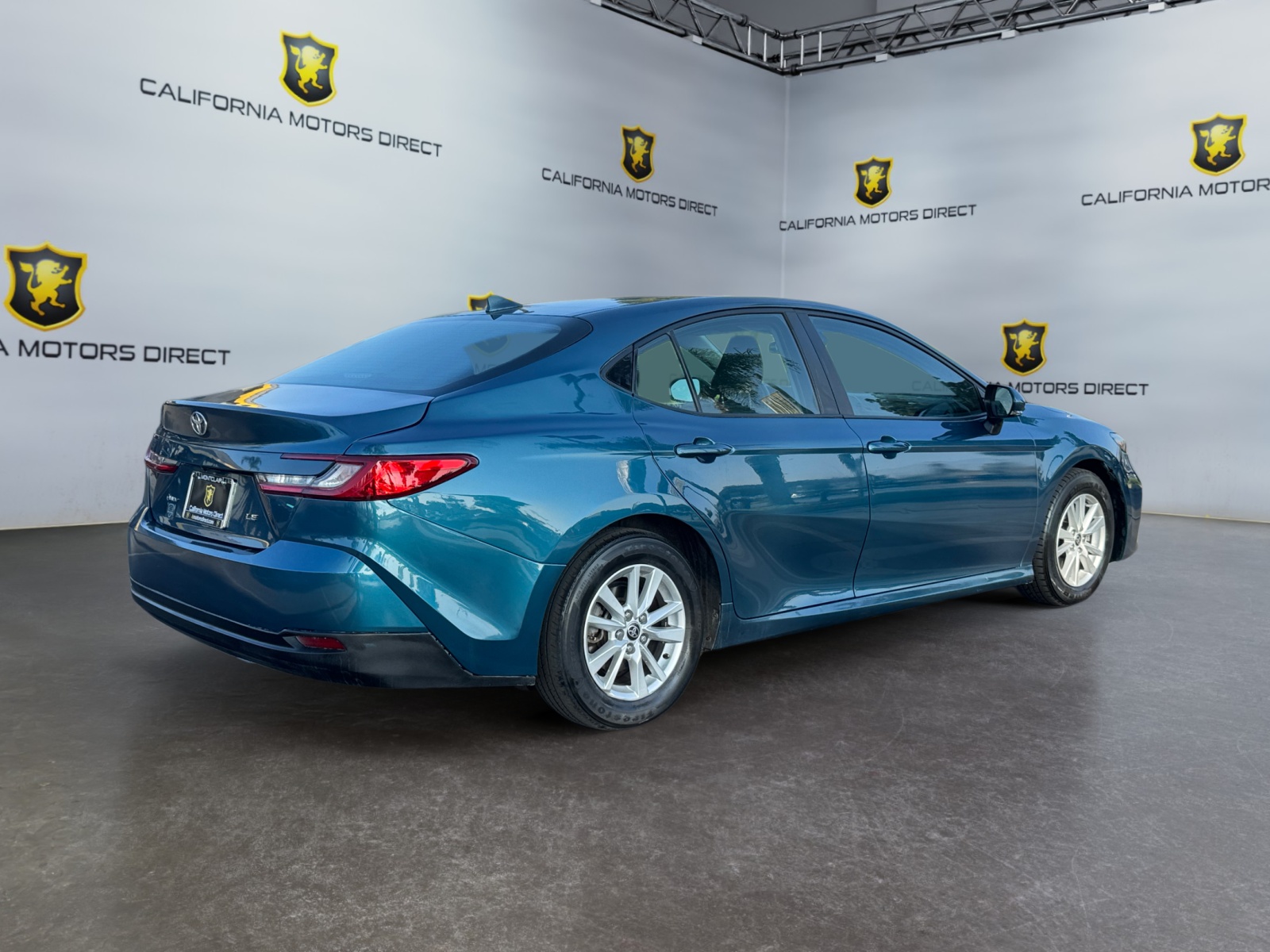 2025 Toyota Camry LE - Photo 5