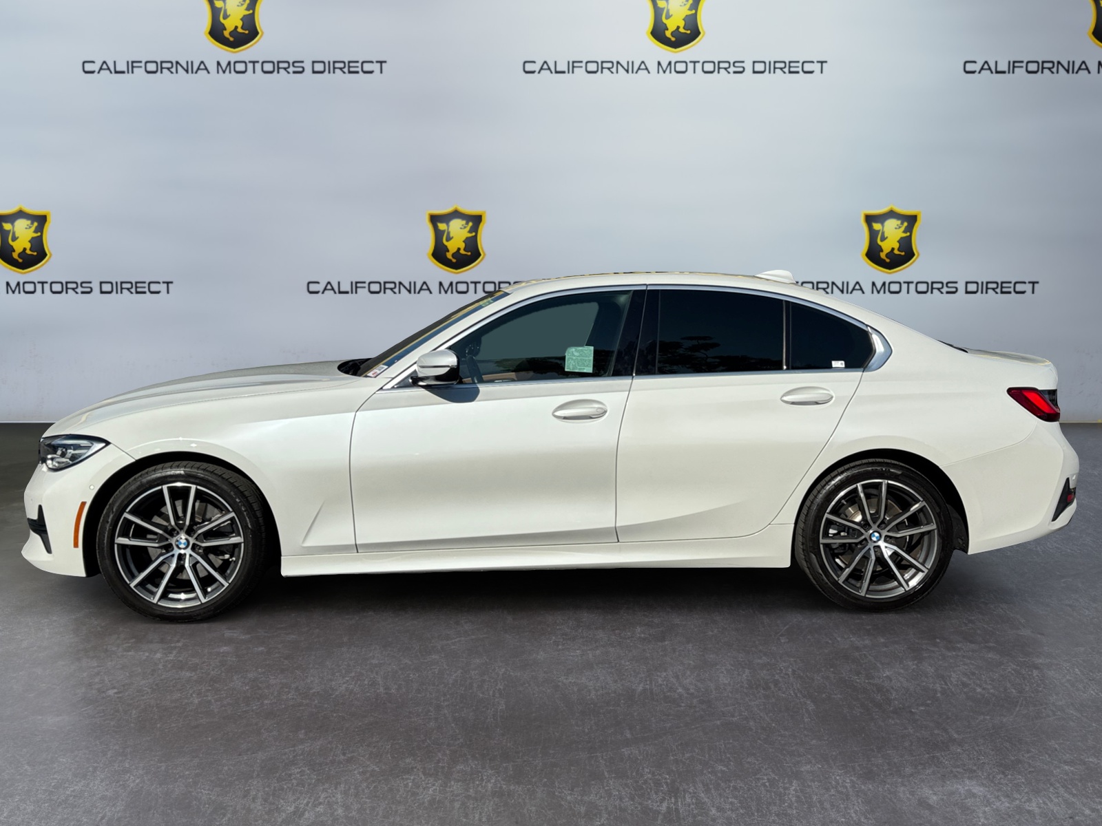 BMW 3 Series photo 2