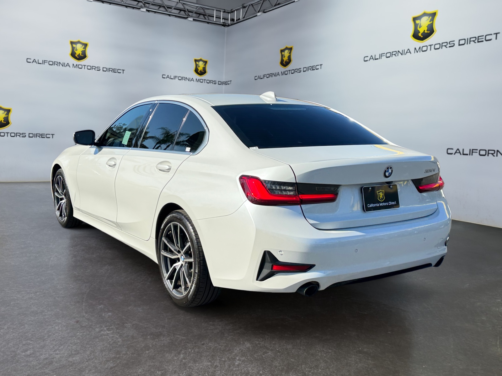 BMW 3 Series photo 3
