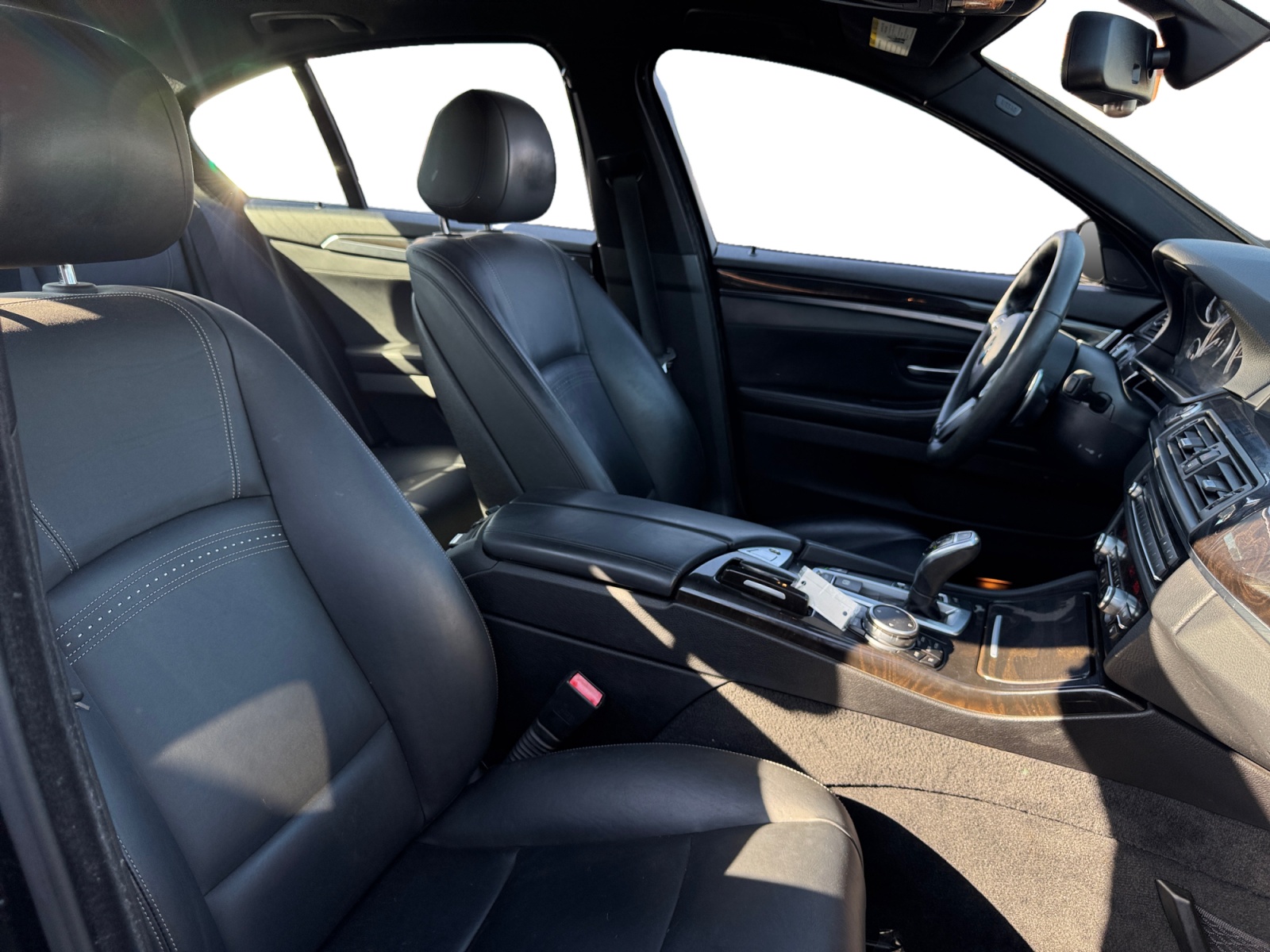 BMW 5 Series photo 12