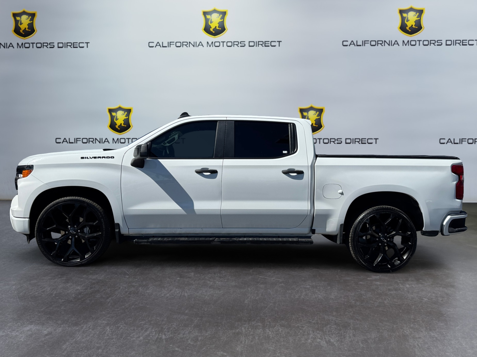 Chevrolet Silverado photo 2
