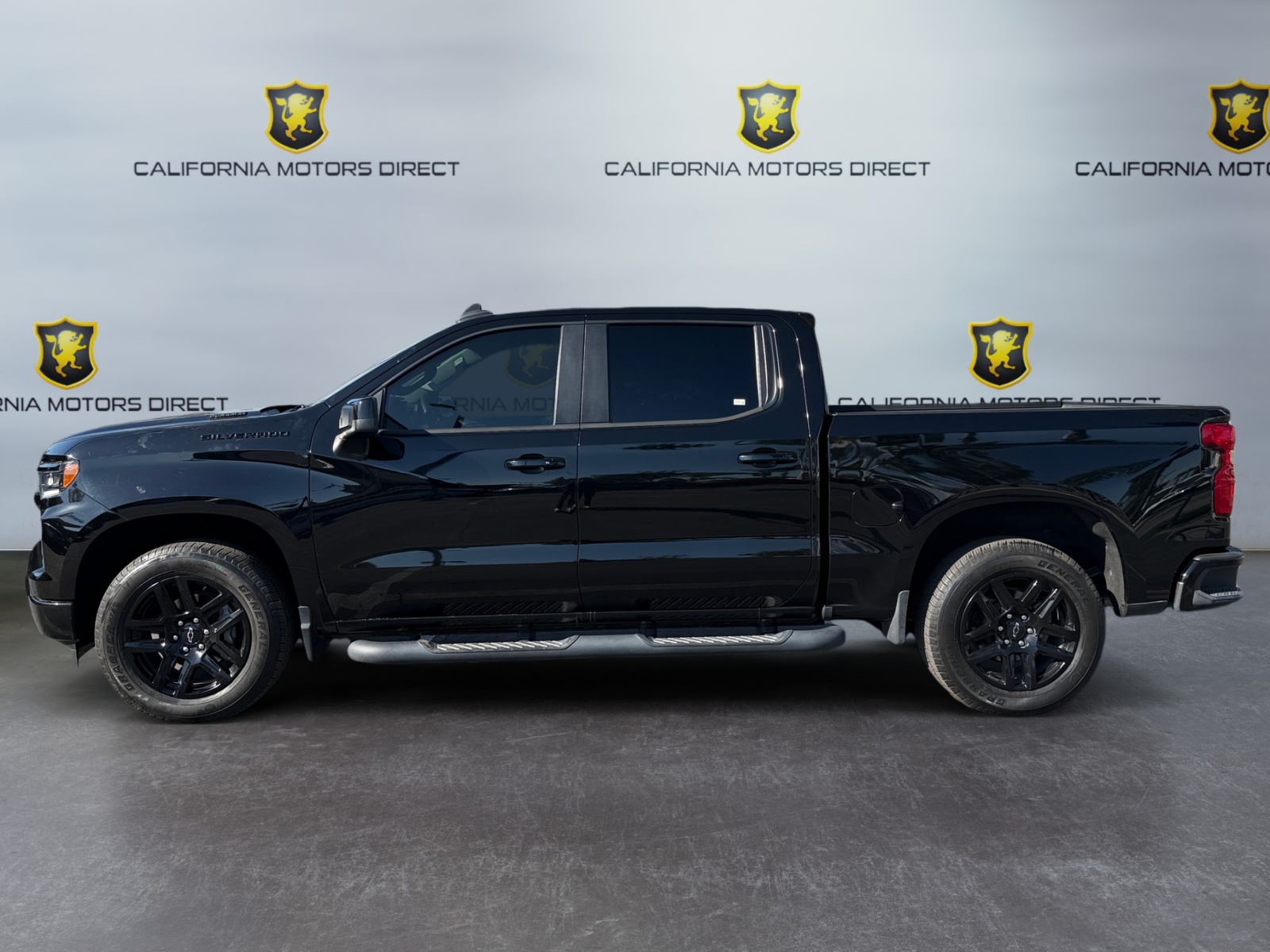 Chevrolet Silverado photo 2