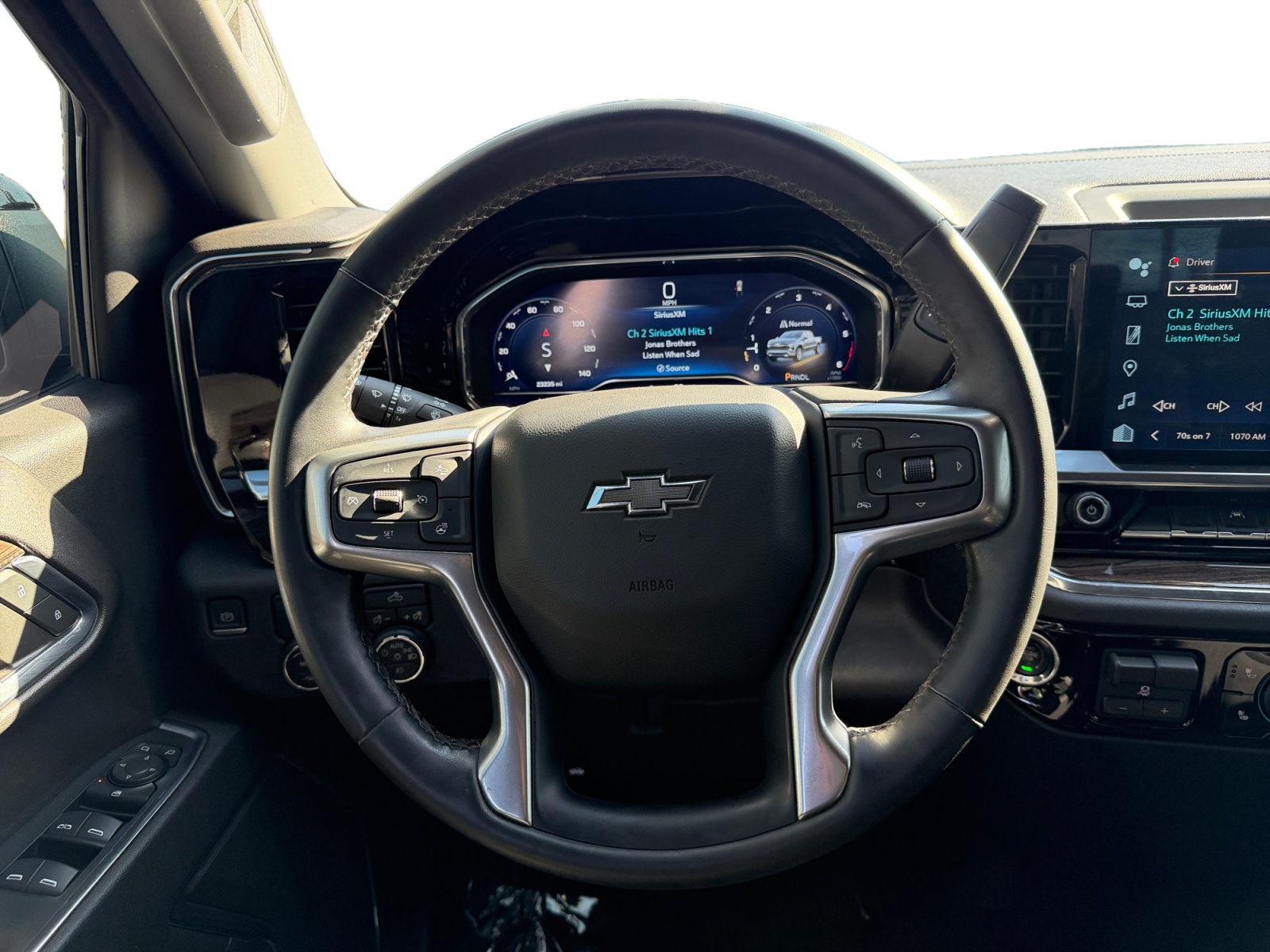 Chevrolet Silverado photo 12