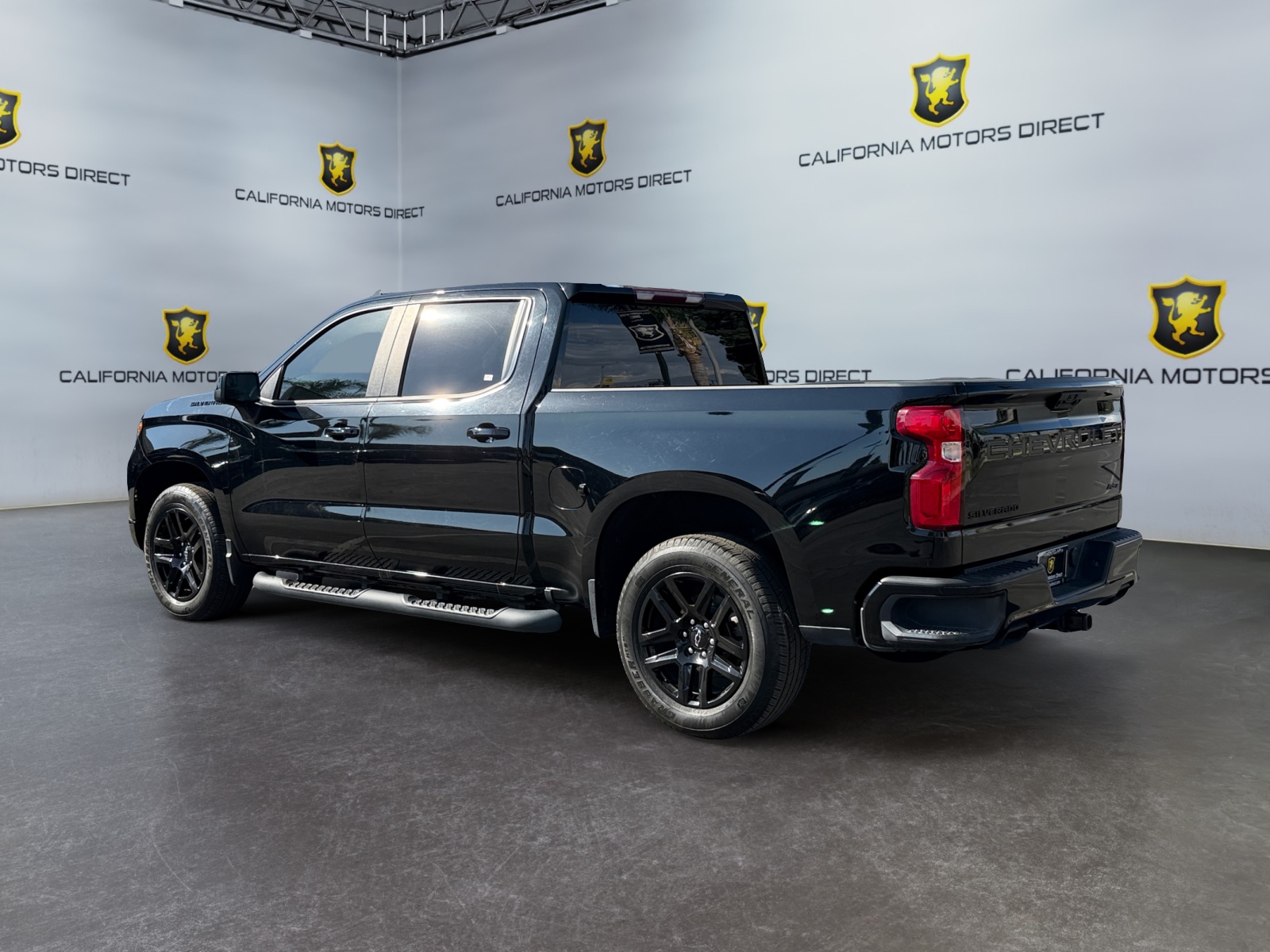 Chevrolet Silverado photo 3