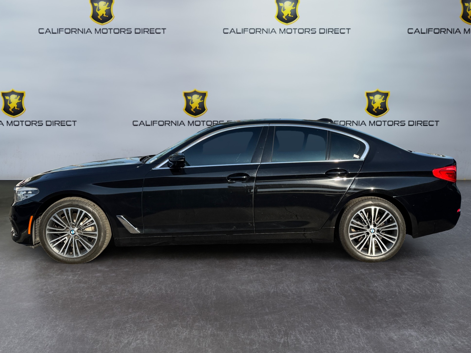 BMW 5 Series photo 2