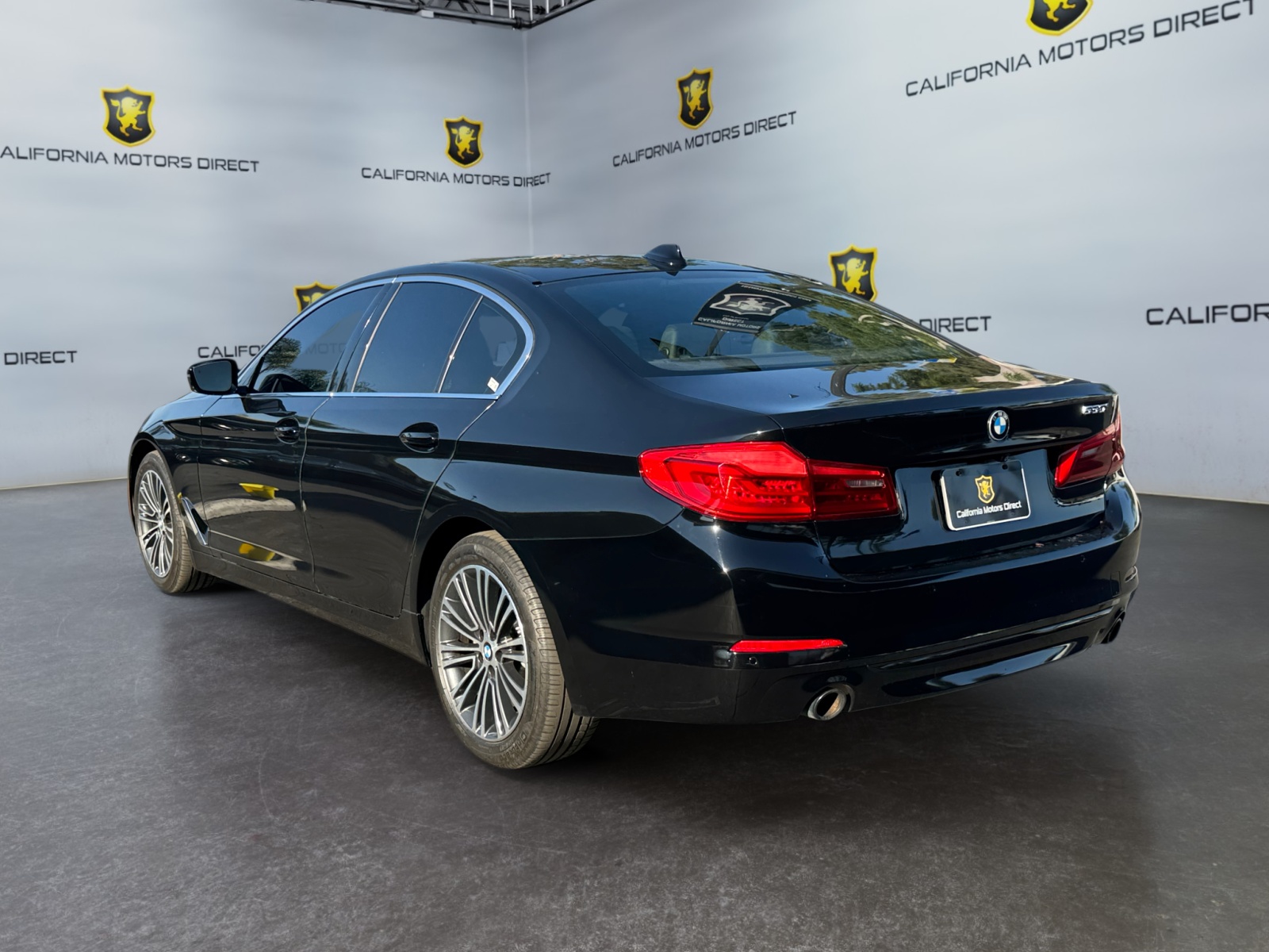 BMW 5 Series photo 3