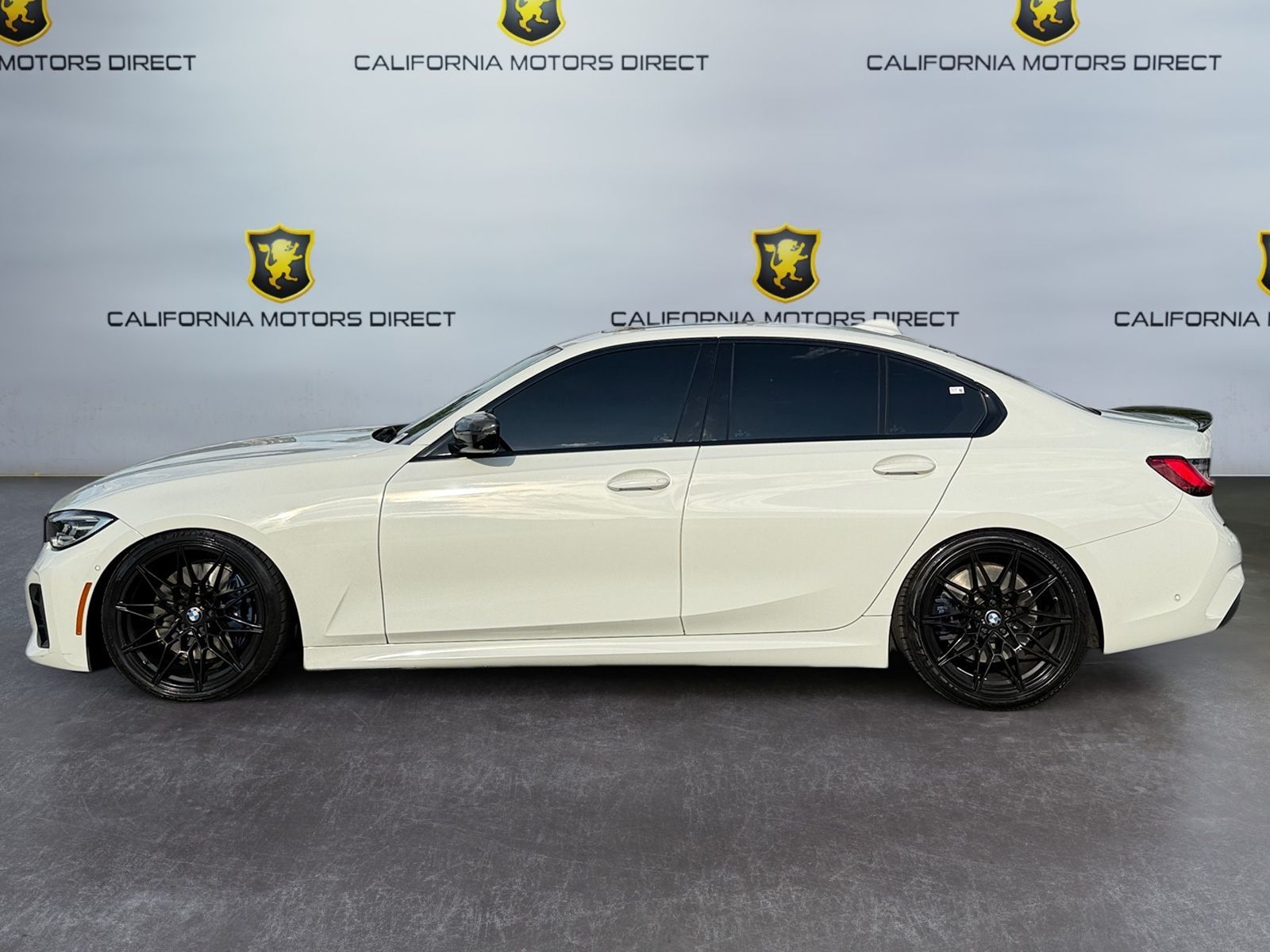 BMW 3 Series photo 2