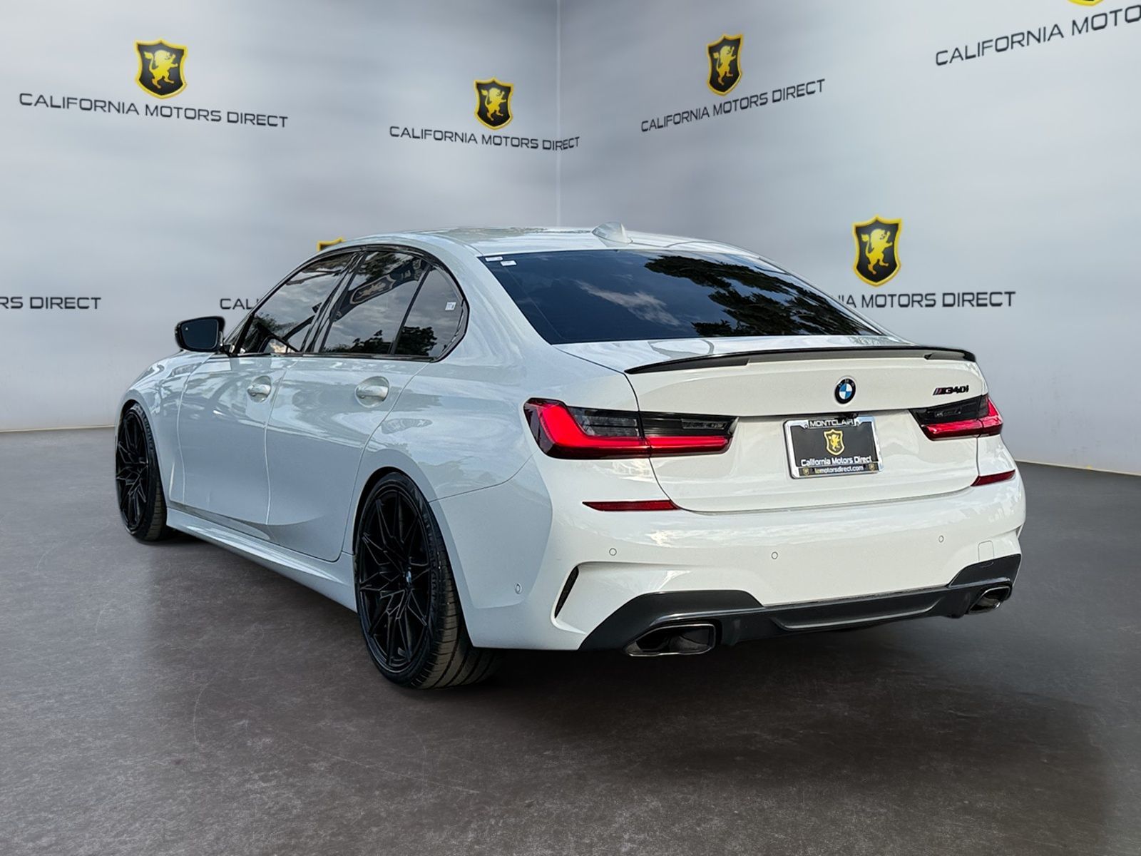 BMW 3 Series photo 3