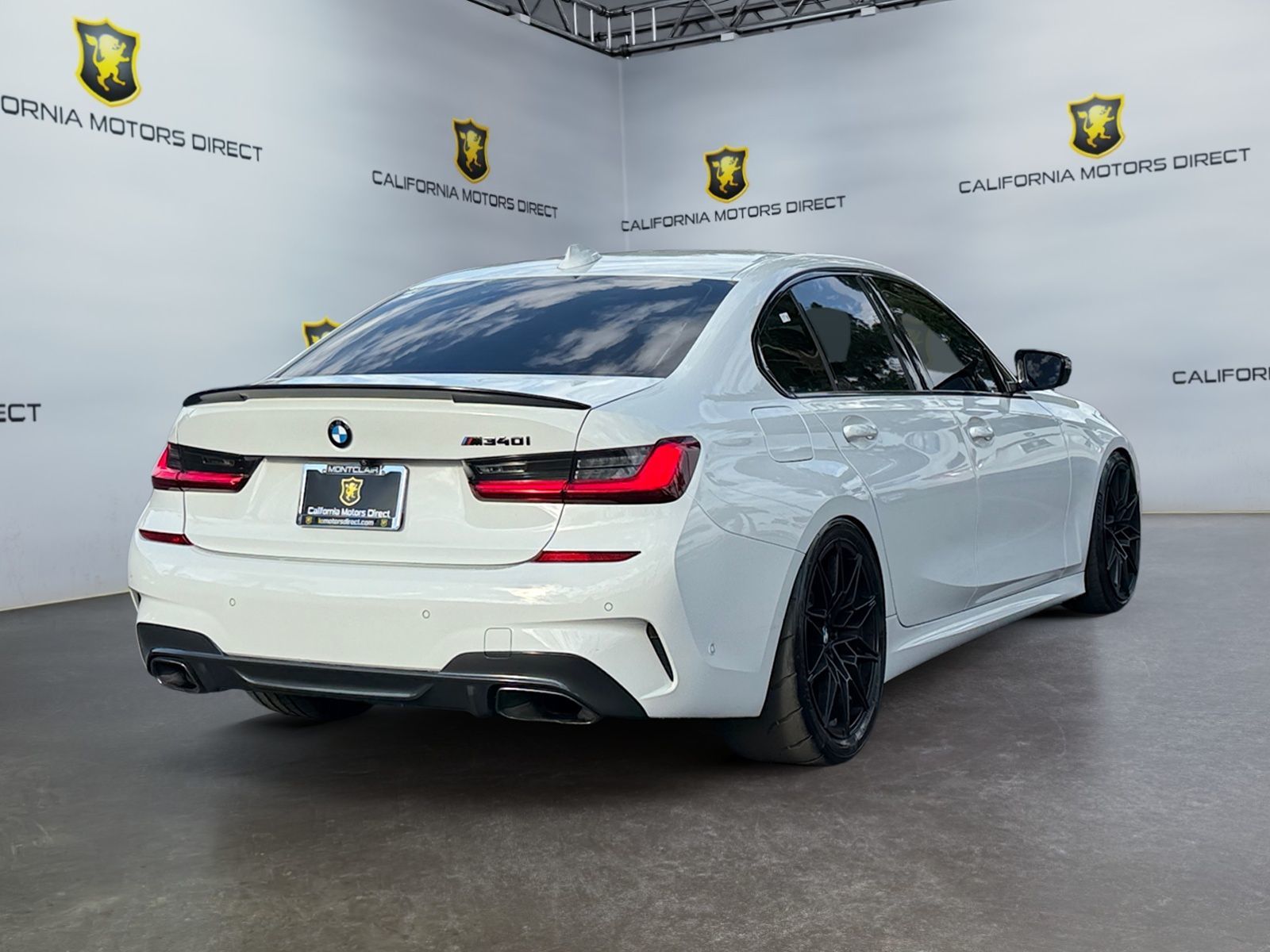 BMW 3 Series photo 5