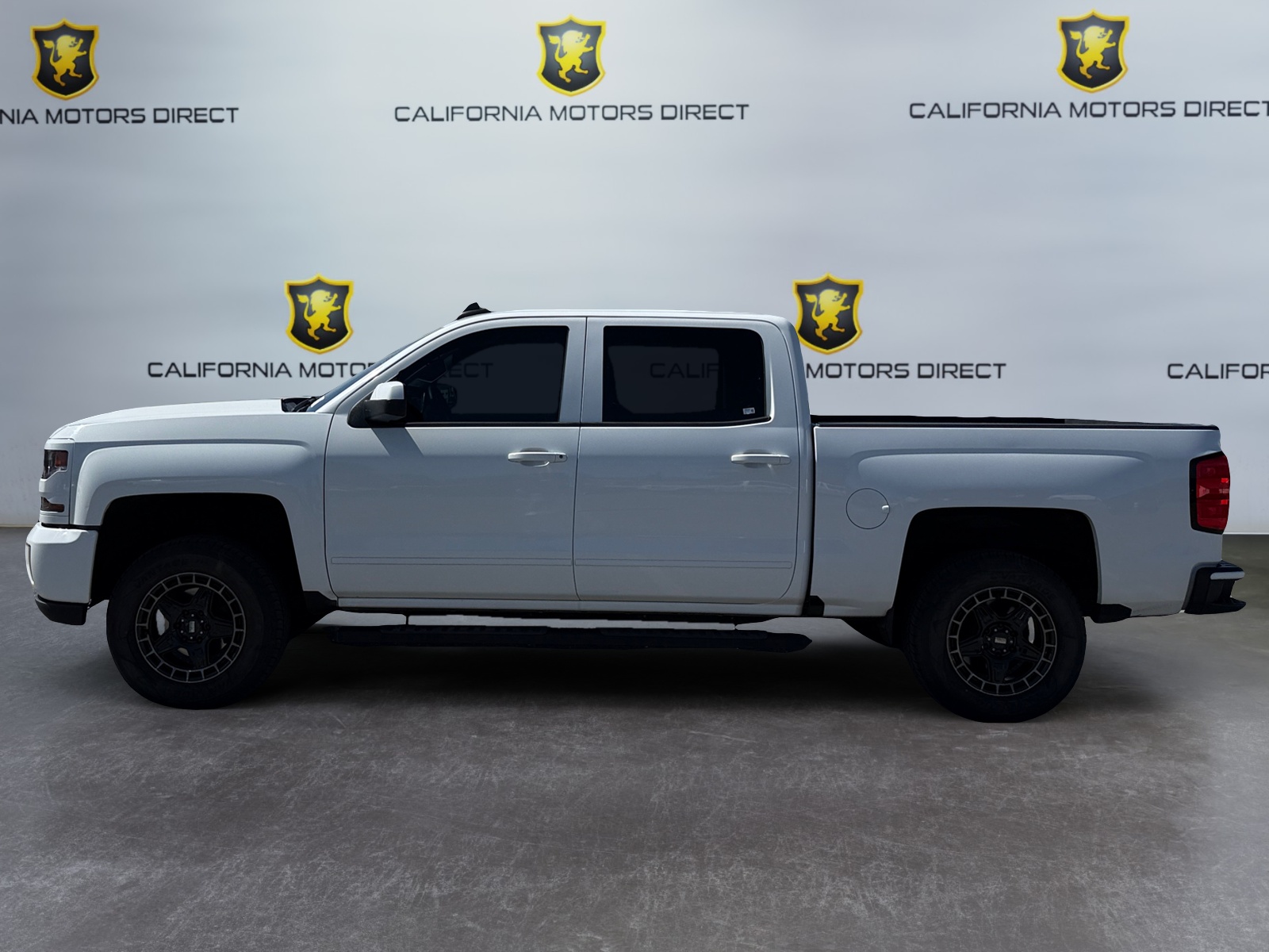 Chevrolet Silverado photo 2