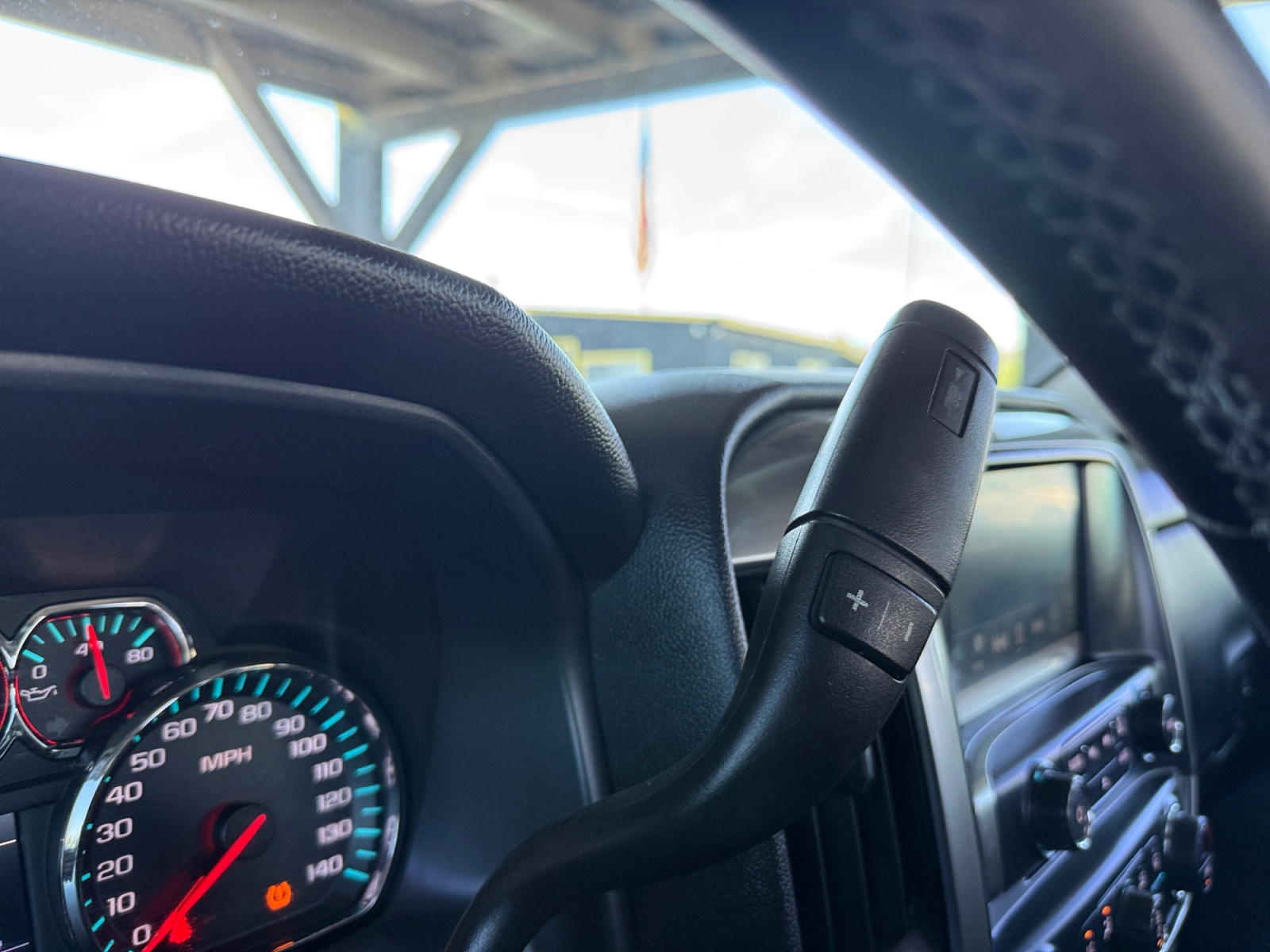 Chevrolet Silverado photo 19
