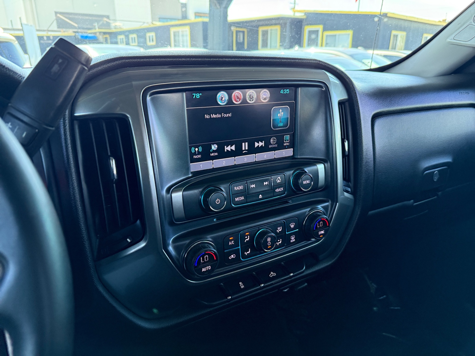 Chevrolet Silverado photo 20