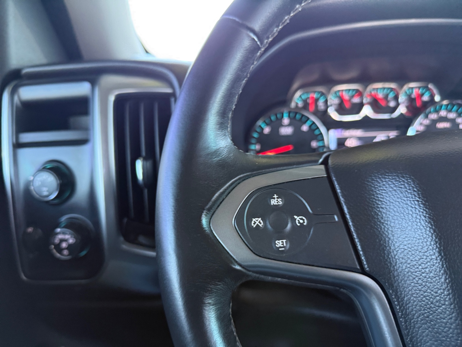 Chevrolet Silverado photo 18