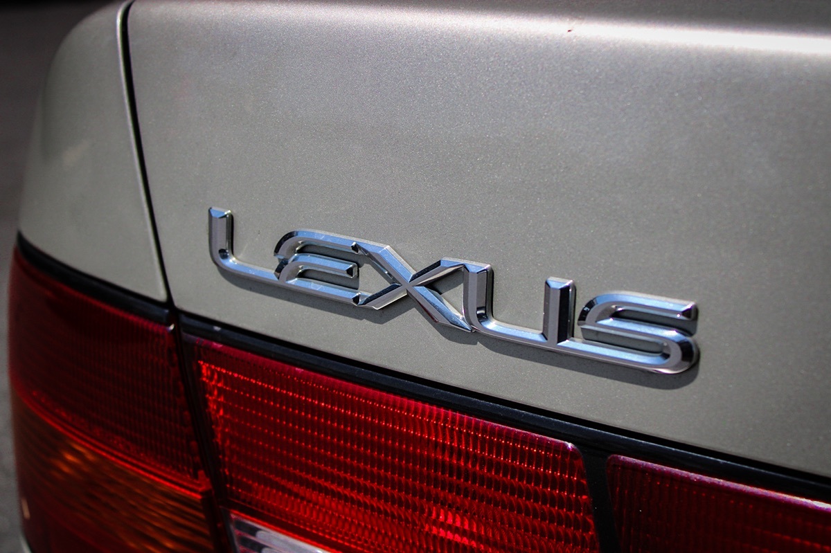 Sold 1999 Lexus ES 300 Luxury Sport Sdn in Montclair