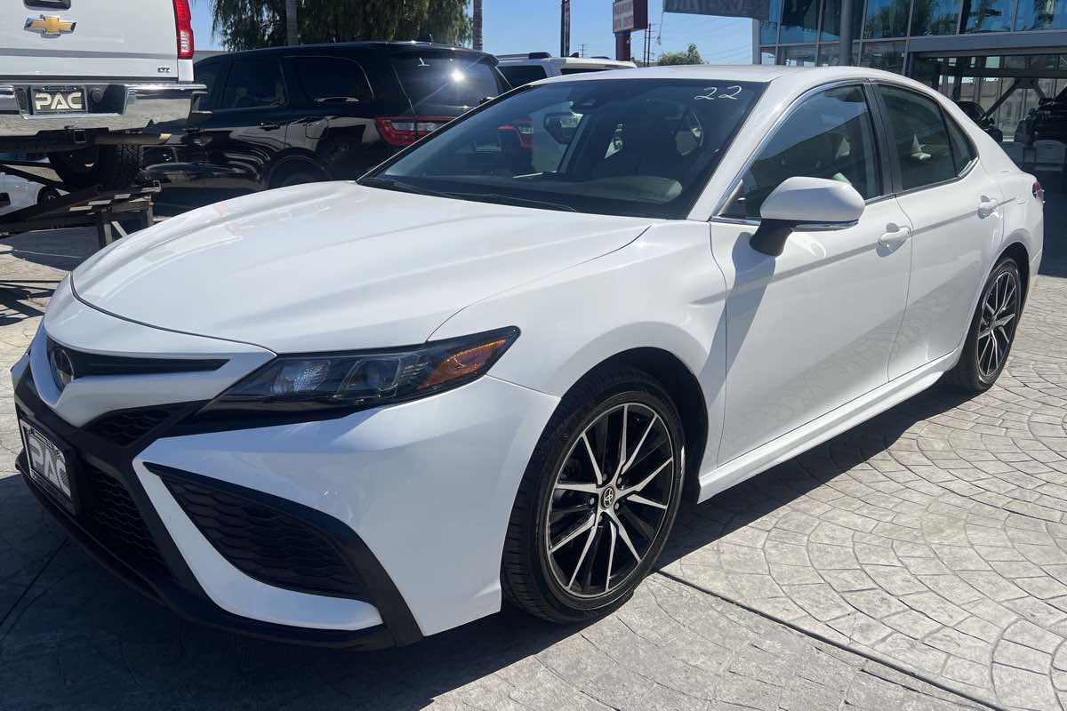 2022 Toyota Camry SE